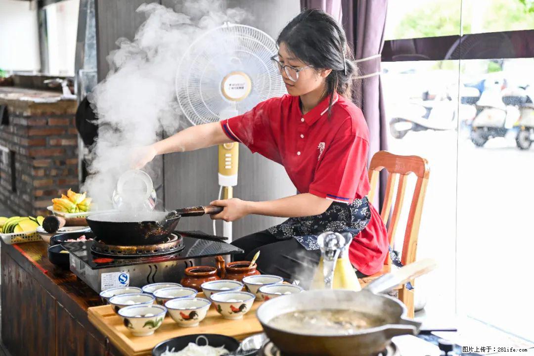 全网追的“扁担女孩”，找了一份暑假工，时薪12元 - 合肥生活资讯 - 合肥28生活网 hf.28life.net